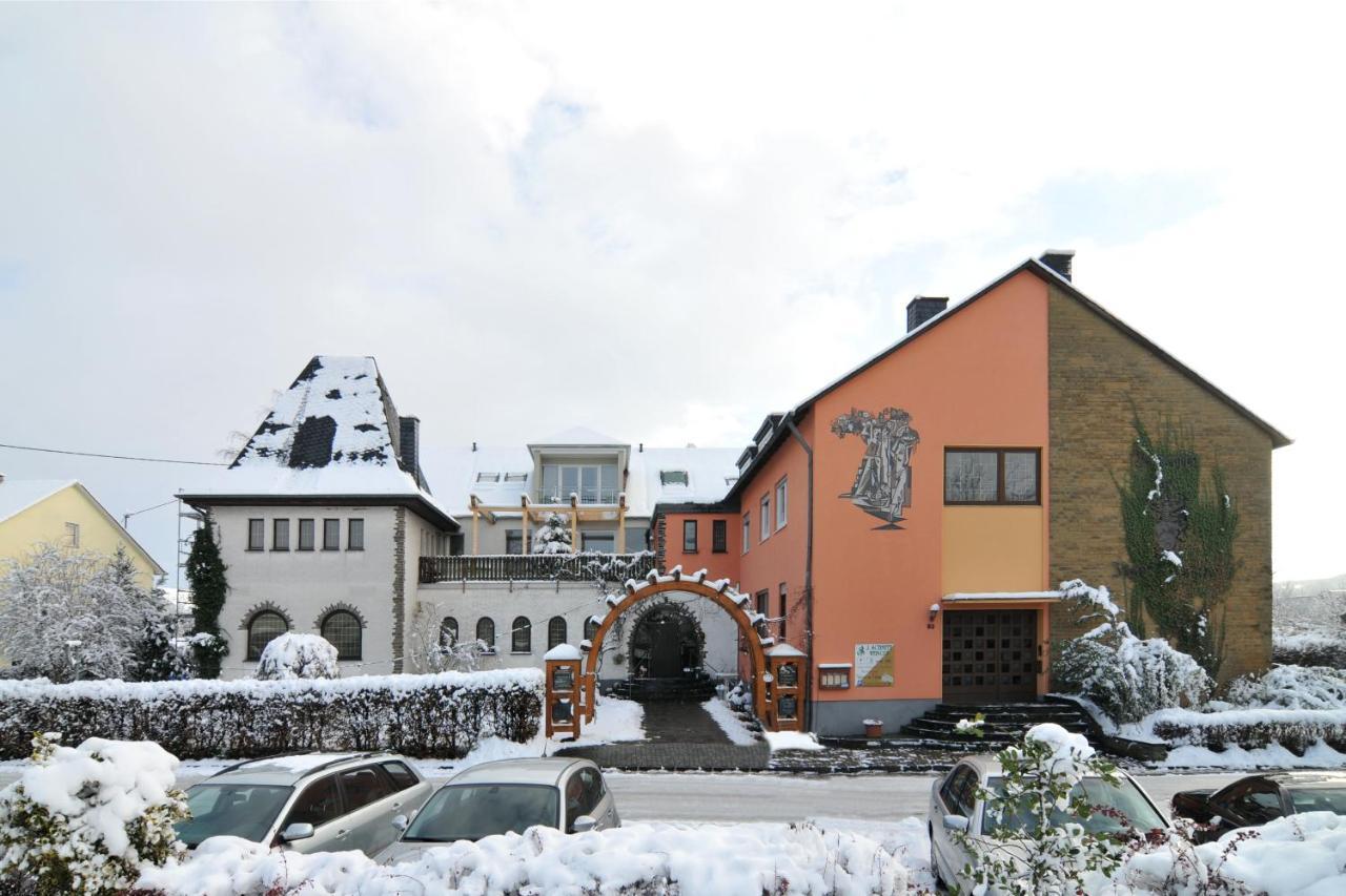 Gaestehaus Wein Im Turm Longuich Exteriör bild