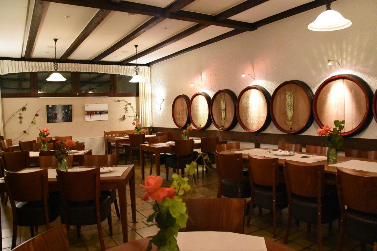 Gaestehaus Wein Im Turm Longuich Exteriör bild