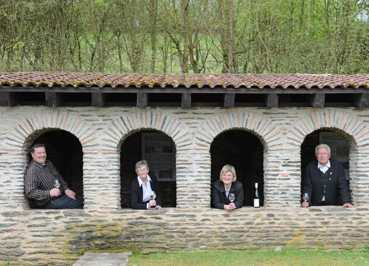 Gaestehaus Wein Im Turm Longuich Exteriör bild